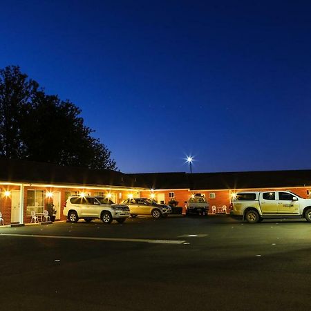 Akuna Motor Inn And Apartments Dubbo Exterior photo