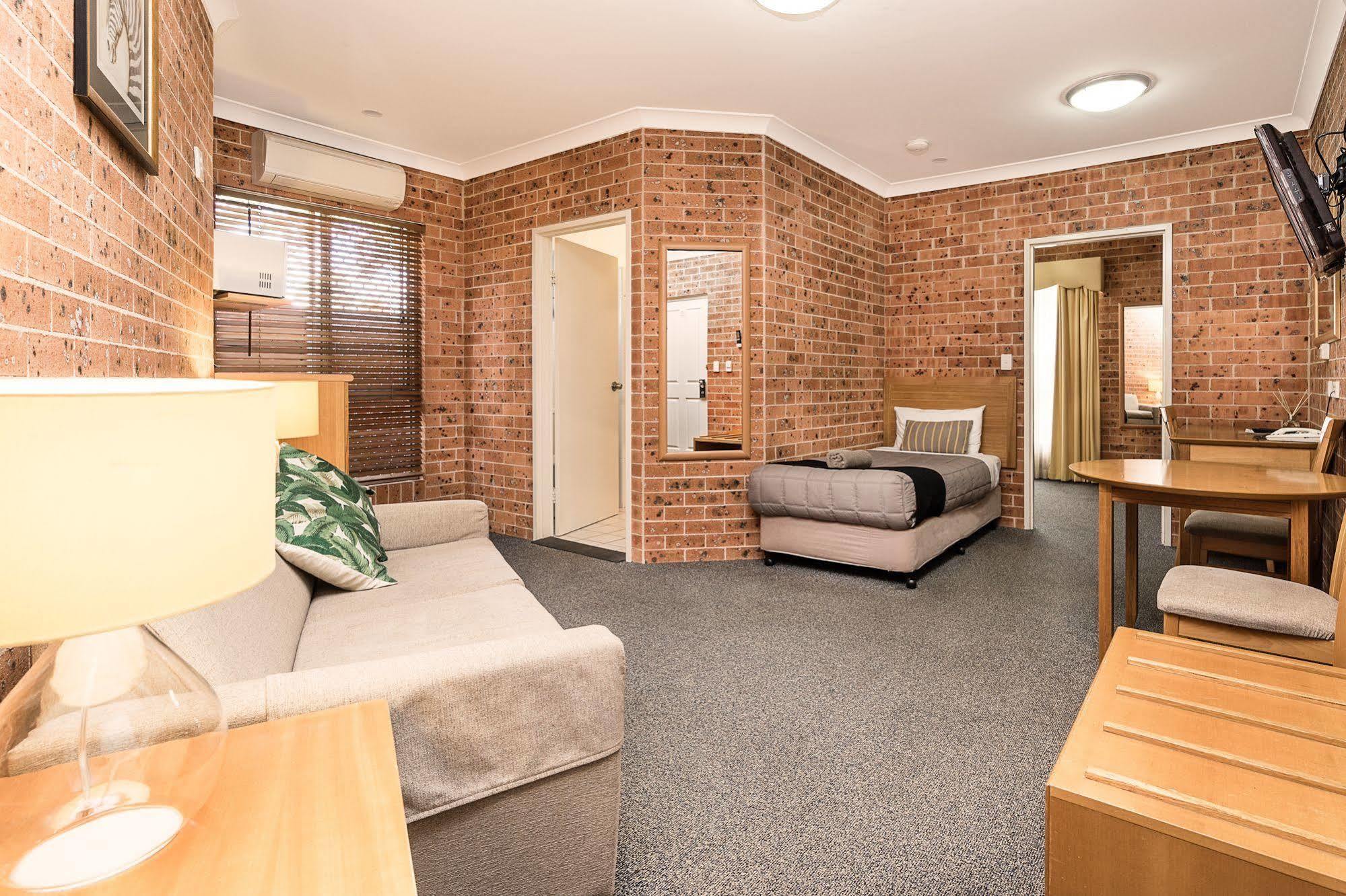 Akuna Motor Inn And Apartments Dubbo Exterior photo