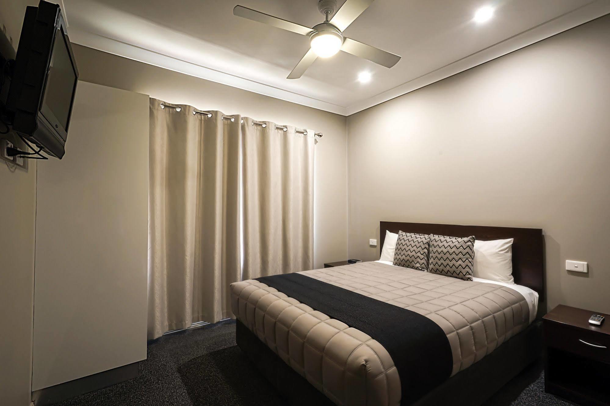 Akuna Motor Inn And Apartments Dubbo Exterior photo