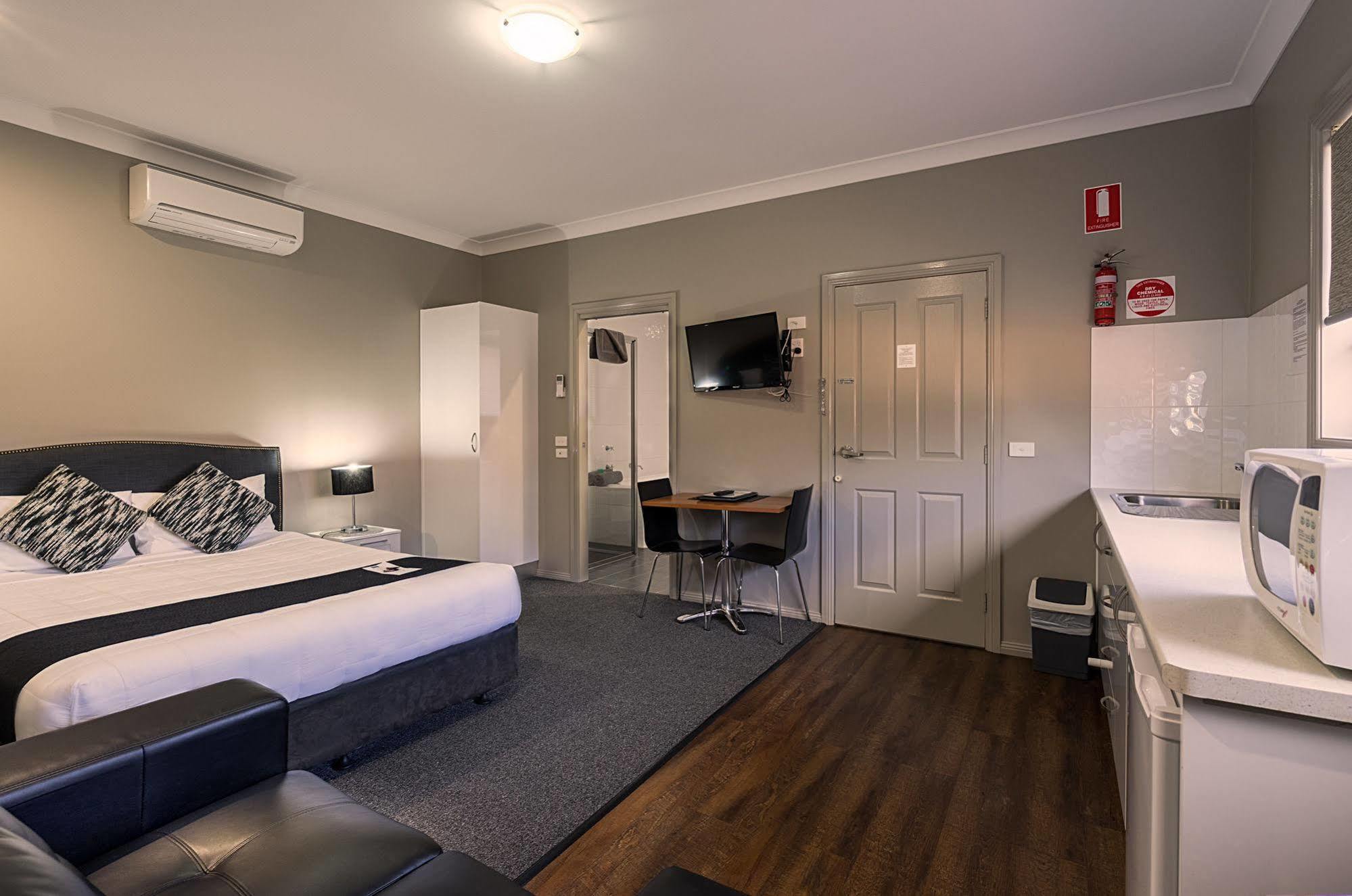 Akuna Motor Inn And Apartments Dubbo Exterior photo